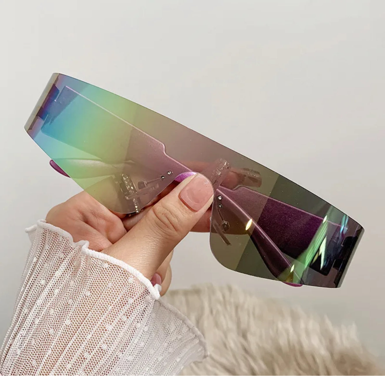 It’s a Wrap | Y2K Future Technology Sense Conjoined Sunglasses
Shaped Sunglasses