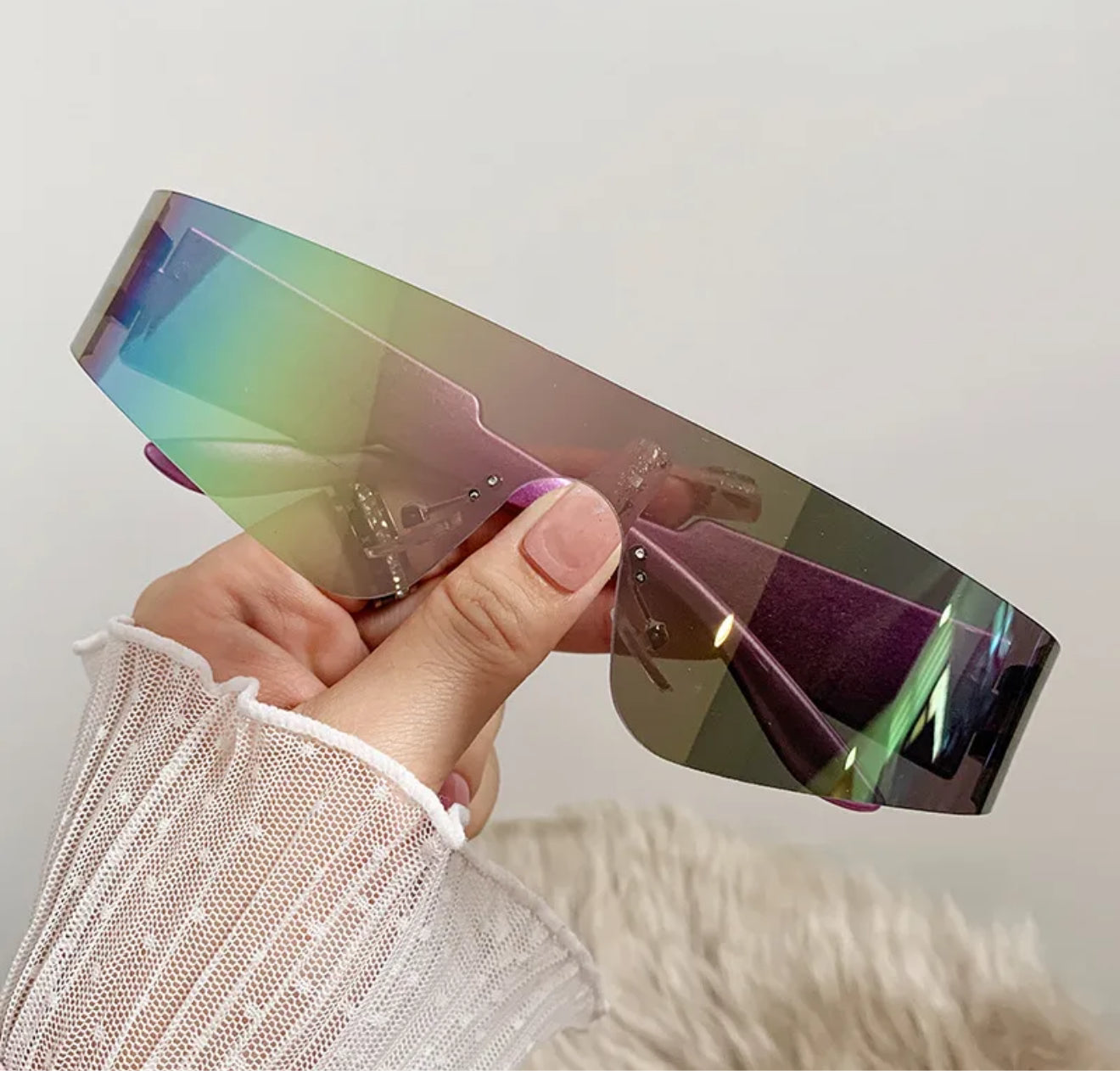 It’s a Wrap | Y2K Future Technology Sense Conjoined Sunglasses
Shaped Sunglasses