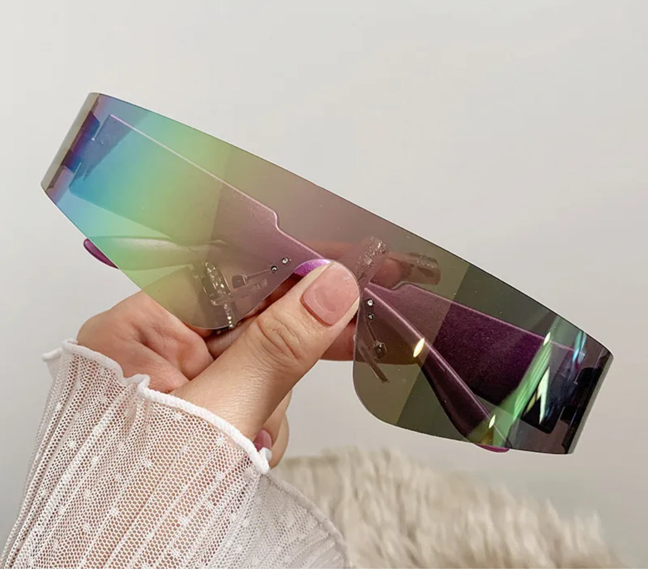 It’s a Wrap | Y2K Future Technology Sense Conjoined Sunglasses
Shaped Sunglasses