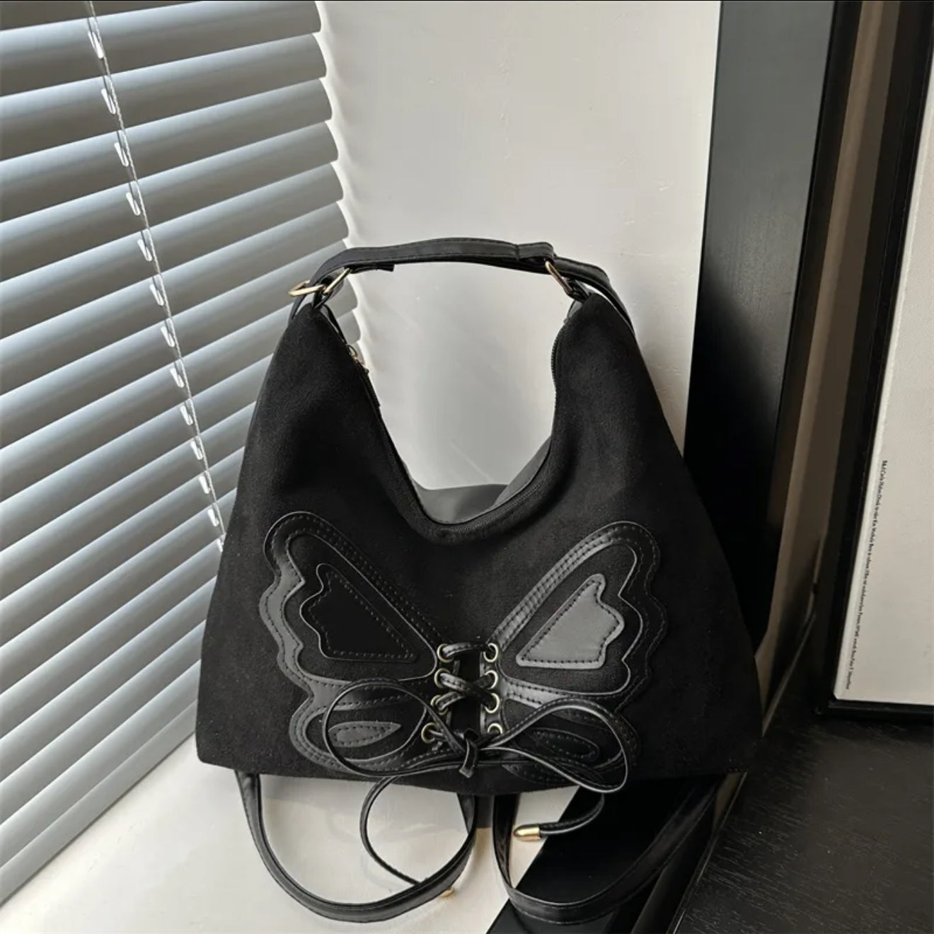 Butterfly Gurl | Women's Medium Suede Solid Color Butterfly Streetwear
Square Zipper Shoulder Bag
