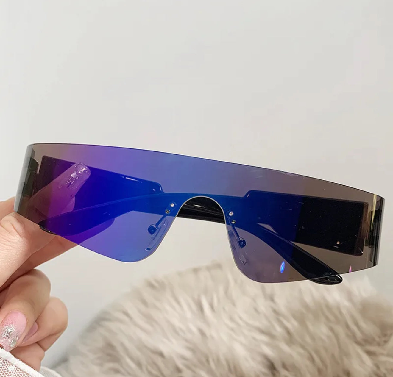 It’s a Wrap | Y2K Future Technology Sense Conjoined Sunglasses
Shaped Sunglasses