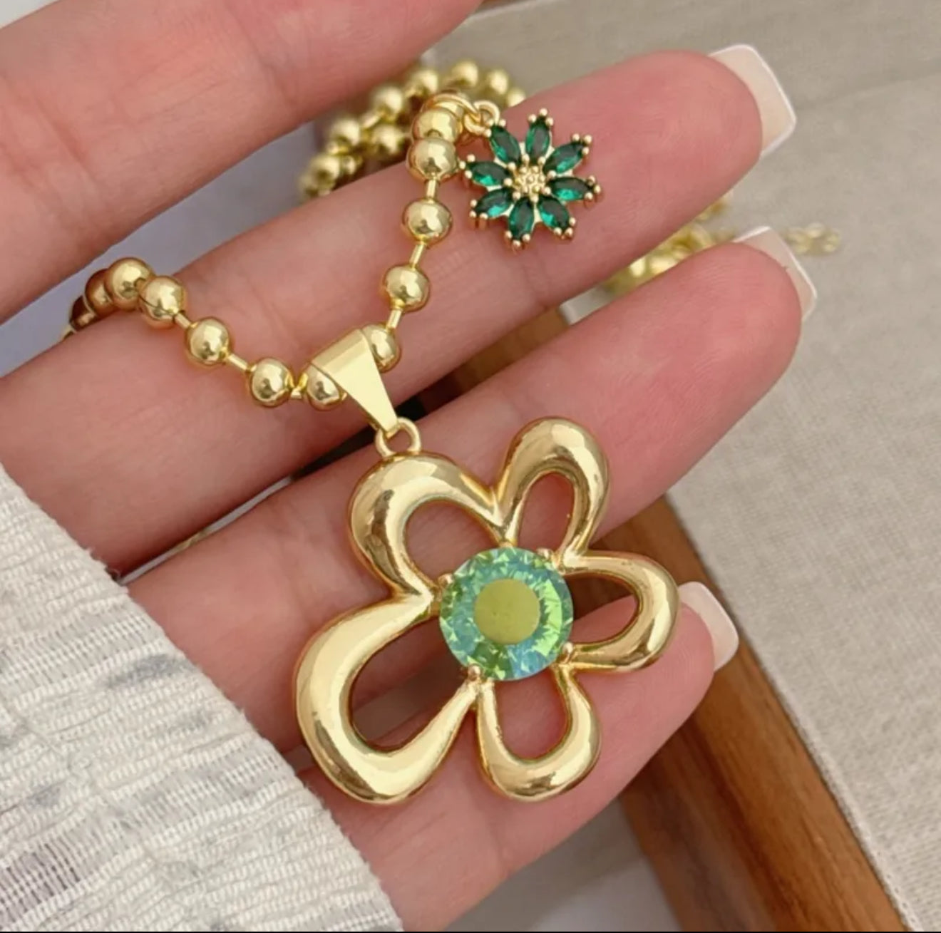 Groovy Bloom Necklace | 18K Gold Plated Flower Pendant with Sparkling Zircon