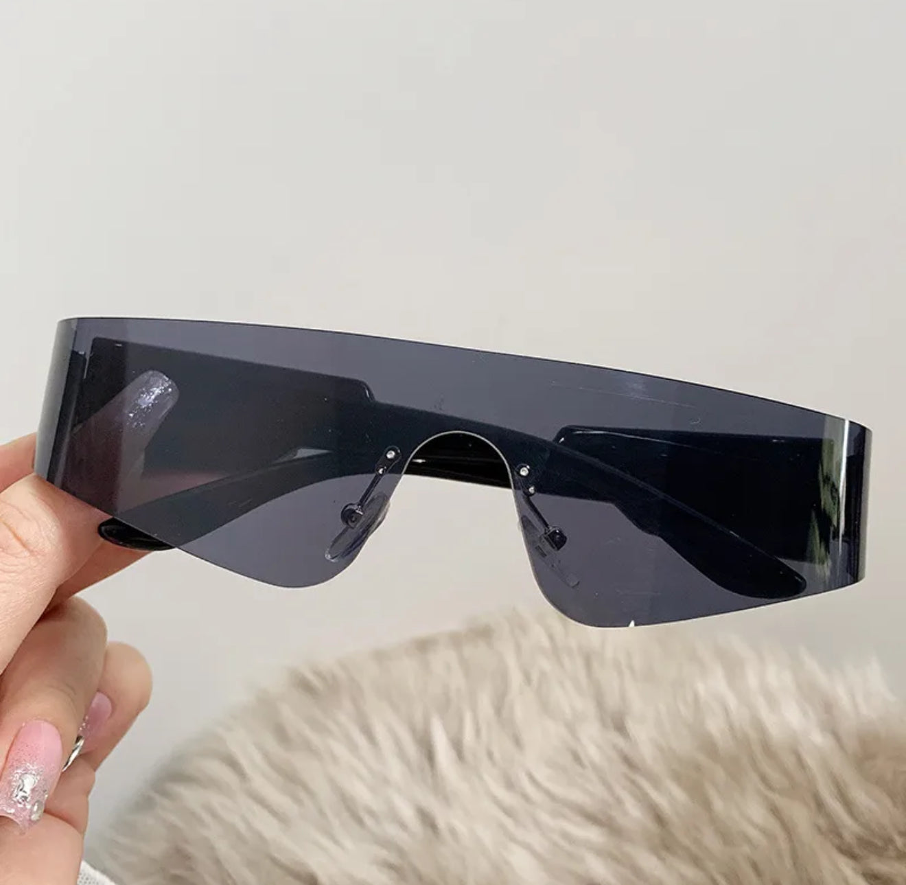 It’s a Wrap | Y2K Future Technology Sense Conjoined Sunglasses
Shaped Sunglasses