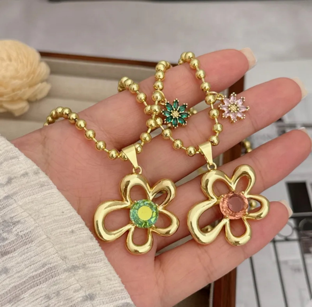 Groovy Bloom Necklace | 18K Gold Plated Flower Pendant with Sparkling Zircon