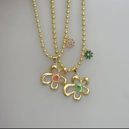 Groovy Bloom Necklace | 18K Gold Plated Flower Pendant with Sparkling Zircon